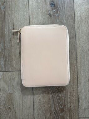Mark and Graham essential tech folio. Leather. Blush/camel